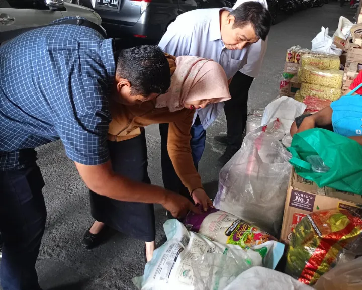 Dispangtan Kota Malang bersama Satgas Pangan saat melakukan sidak waspada beras oplosan (istimewa)
