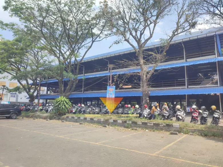 Pendapatan dari sejumlah titik parkir khusus di Kota Malang menunjukkan capaian positif. Tahun lalu, parkir di area khusus