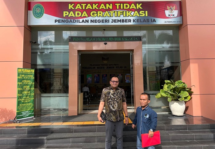 Daeng Ompu dan Partner saat di PN Jember.