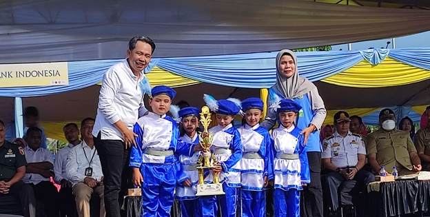 Bupati Jember foto bersama murid TK, Senin (23/6/2025).