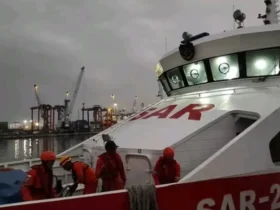 Proses pencarian korban KMP Tunu Pratama Jaya yang tenggelam di Selat Bali, Kamis (03/07/2025).(Humas Basarnas)