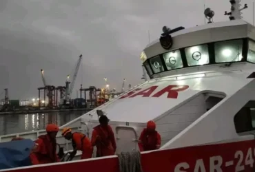 Proses pencarian korban KMP Tunu Pratama Jaya yang tenggelam di Selat Bali, Kamis (03/07/2025).(Humas Basarnas)