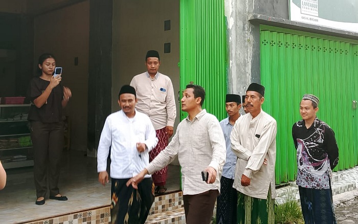 Kasipidsus Kejari Gresik saat sidak ke Ponpes Al Ibrohimi Manyar terkait dana Hibah.(Istimewa)