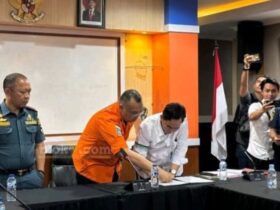 Penandatanganan berita acara penutupan operasi SAR pencarian korban KMP Tunu Pratama Jaya di Pelabuhan ASDP Ketapang, Senin (21/7/2025).(blok-a.com/Kuryanto)