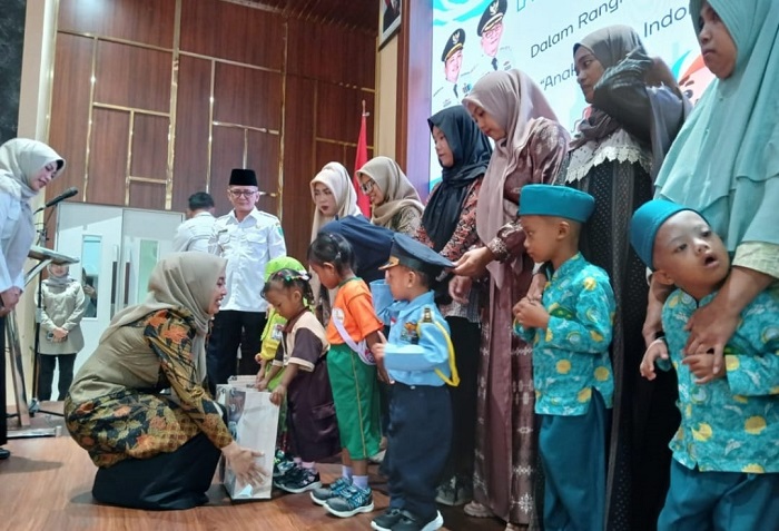 Pembagian makanan bergizi di Auditorium Mpu Sindok, Komplek Kantor Bupati Pasuruan, Rabu (23/7/2025).