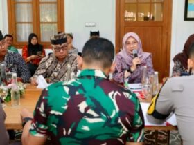 Bupati Banyuwangi, Ipuk Fiestiandani saat gelar Rapat Koordinasi bersama jajaran Forkopimda terkait kemacetan jalur Banyuwangi-Situbondo, Kamis (24/7/2025).(Istimewa)