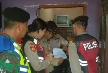 Razia gabungan Satpol PP kota mojokerto di kos-kosan yang diduga ada praktik asusila.(blok-a.com/syahrul wijaya)