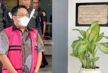 Tersangka YF ditahan Kejaksaan Negeri Kabupaten Mojokerto.(blok-a.com/Syahrul Wijaya)