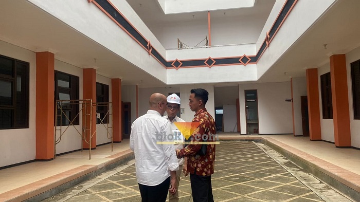 Gedung Sekolah Rakyat yang berada di Tlogowaru saat dikunjungi oleh Kepala Staf Kepresidenan, Anton Mukti Putranto (blok-a.com / Yogga Ardiawan)