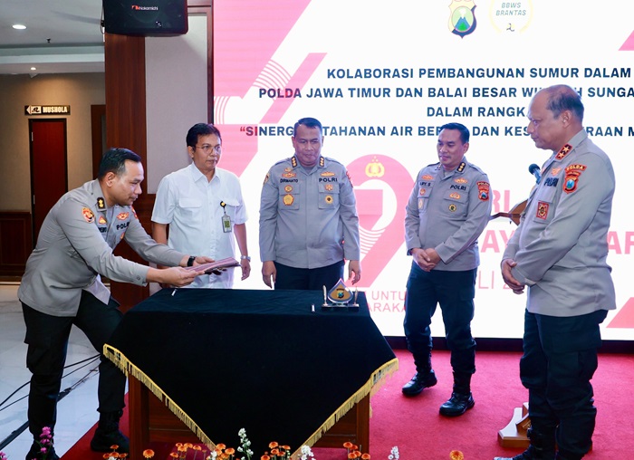 Kolaborasi Polda Jatim dan BBWS Brantas sebagai rangkaian peringatan Hari Bhayangkara ke-79.