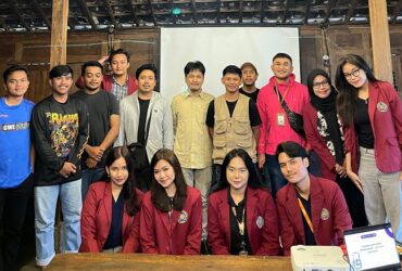 Workshop Optimalisasi Media Sosial oleh ORION di Cafe Sawah di Desa Wisata Pujon Kidul, Kabupaten Malang.