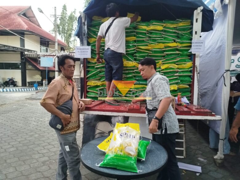 Bulog Pastikan Stok SPHP di Malang Raya Surplus Hingga Tahun Depan (blok-a.com/Yogga Ardiawan)