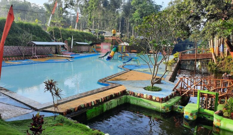Wahana Kolam Renang di Wisata Gentong Mas Wajak (Fto: Abdurrohman Muhammad/Blok-a.com)