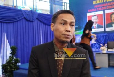 Ketua Panitia Pemilihan Direktur Polinema, Akhsanu Takwim saat diwawancarai awak media (blok-a.com / Yogga Ardiawan)