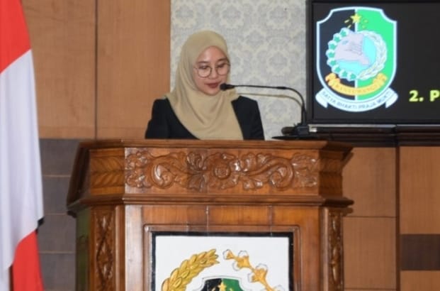 Bupati Banyuwangi, Ipuk Fiestiandani saat dalam rapat paripurna, Rabu (6/8/2025).(blok-a.com/Istimewa)