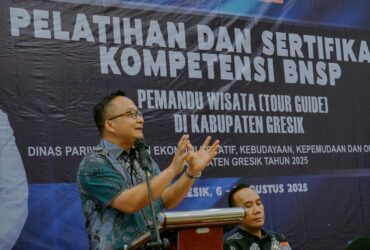 Wakil Bupati Gresik, Asluchul Alif, buka Pelatihan Pemandu Wisata Bersertifikat di Hotel Horison, Kamis (7/8/2025).(Istimewa)
