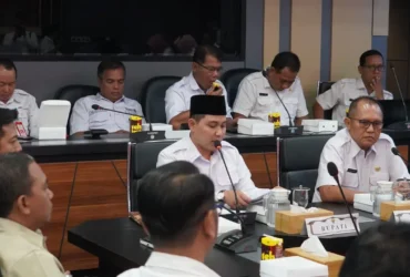 Bupati Mojokerto Muhammad AlBarra dalam gelar sosialisasi kerja sama APIP-APH di ruang Satya Bina Karya. (blok-a.com/syahrul wijaya)