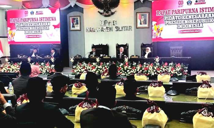 Rapat Paripurna Istimewa DPRD Kabupaten Blitar dengan agenda mendengarkan pidato kenegaraan Presiden Republik Indonesia dalam rangka HUT ke-78 Kemerdekaan RI. (blok-a.com/Fajar)