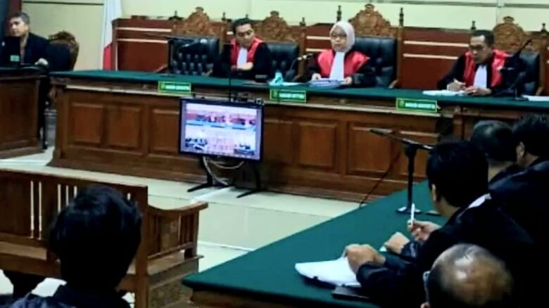 Persidangan dugaan korupsi DAM Kali Bentak di Pengadilan Tipikor Surabaya. (istimewa)