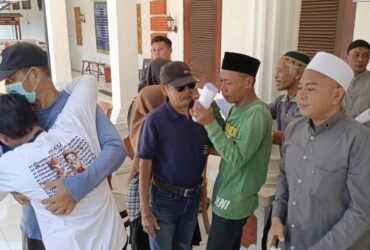 Teks: Momen haru narapidana yang bebas setelah mendapatkan remisi.(blok-a.com/syahrul wijaya)