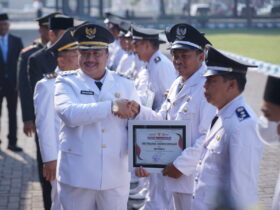 Teks: Suasana upacara hari kemerdekaan RI yang ke-80 di alun-alun Jombang.(blok-a.com/syahrul wijaya)