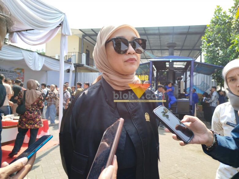 Ketua DPRD Kota Malang, Amithya Ratnanggani Sirraduhita saat diwawancarai awak media (blok-a.com / Yogga Ardiawan)