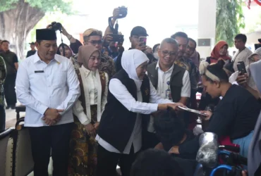 Penyerahan simbolis Bantuan Sosial dari Pemprov Jatim di Pendapa Delta Wibawa Sidoarjo.