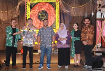 Bupati Fandi Akhmad Yani membuka Biennale Jatim XI resmi di Pudak Galeri Gresik, Minggu (24/8/2025).