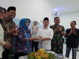 Teks: Bupati Mojokerto meresmikan dapur SPPG di Mojosari.(blok-a.com/Syahrul Wijaya)