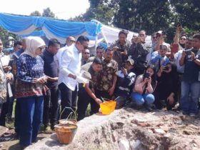 Wali Kota Malang, Wahyu Hidayat saat meresmikan gedung UMKM Center (blok-a.com / Yogga Ardiawan)
