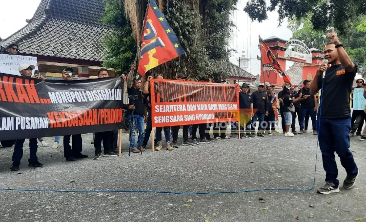 Massa GPI saat menggelar aksi demo. (blok-a.com/Fajar)