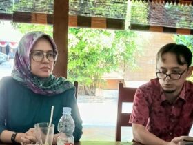 Kepala Bapenda Kabupaten Blitar, Asmaning Ayu saat memberikan klarifikasi untuk meluruskan informasi yang beredar di masyarakat. (blok-a.com/Fajar)