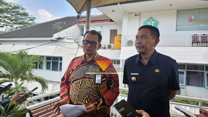 Kepala BPS, Umar Sjaifudin (kiri) bersama Wali Kota Malang, Wahyu Hidayat. (blok-a.com/Yogga Ardiawan)