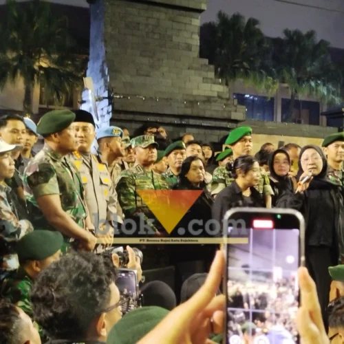 Massa aksi solidaritas untuk driver Ojol, Affan bersama TNI - Polri di Kota Malang, Jumat (29/8/2025) (blok-a/Yoga Ardiawan)
