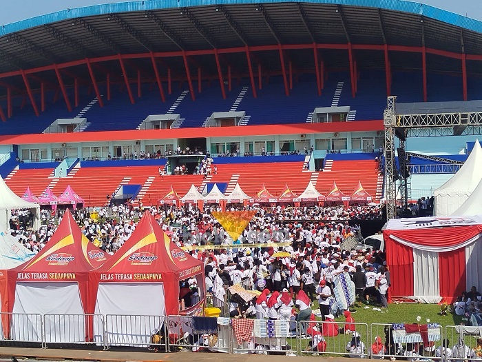 Ribuan warga Malang Raya tumpah ruah ikuti event Gajayana Jalan Tahes.(blok-a.com/Yogga Ardiawan)