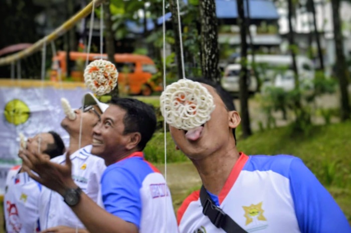 Suasana lomba yang digelar HIPMI dan PWI mojokerto dalam rangka menyambut HUT kemerdekaan RI ke-80 di Alas Venus Trawas.(blok-a.com/syahrul wijaya)