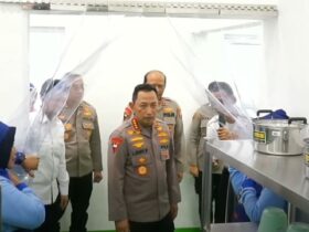 Kapolri Jenderal Listyo Sigit Prabowo meninjau SPPG di Kecamatan Porong, Kabupaten Sidoarjo.