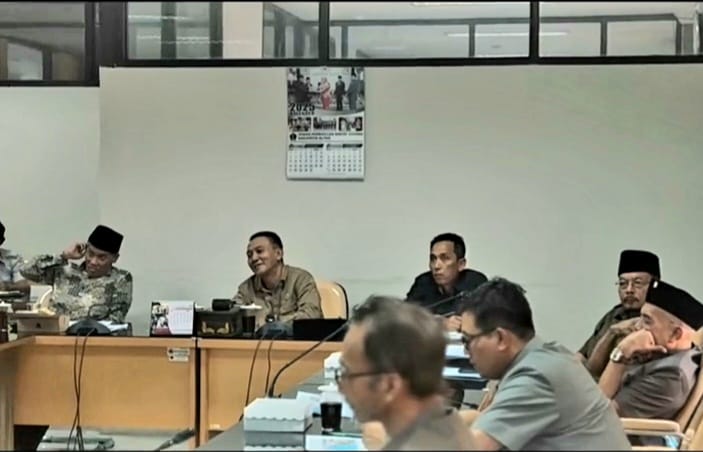 Komisi II DPRD Kabupaten Blitar menggelar Rapat Kerja membahas KUA - PPAS Tahun Anggaran 2026. (blok-a.com/Fajar)