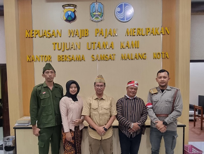 Satlantas Polresta Malang Kota Kenakan Kostum Kemerdekaan untuk memperingati HUT ke-80 RI.(istimewa)