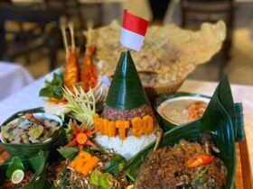 Sajian Nasi Tumpeng Satu Rasa Satu Bangsa spesial HUT ke-80 RI di Hotel Tugu Malang.