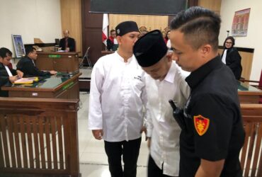 Asisten surveyor atau juru ukur BPN Gresik, bersama PPAT yang didakwa memalsukan dokumen SHM.(ist)