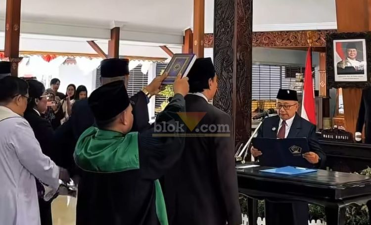 Bupati Blitar, Rijanto melakukan pelantikan dan pengukuhan pejabat baru di lingkup Pemerintah Kabupaten Blitar. (blok-a.com/Fajar)