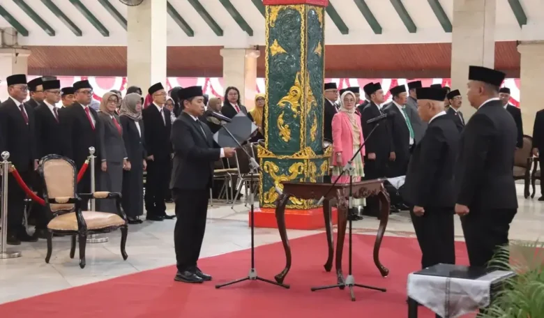 Pelantikan Pj. Sekda Kabupaten Malang yang baru di Pendapa Agung Kabupaten Malang pada Selasa (19/8/2025) - (foto: ist)