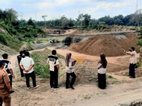 Penambangan manual di Desa Selokajang Kecamatan Srengat Kabupaten Blitar disidak tim gabungan Bapenda. (blok-a.com/Fajar).