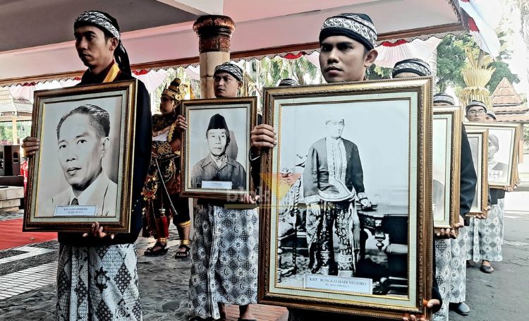 Prosesi Pisowanan Ageng di Pendopo Ronggo Hadinegoro (RHN) sebagai rangkaian peringatan Hari Jadi ke-701 Kabupaten Blitar. (blok-a.com/Fajar)