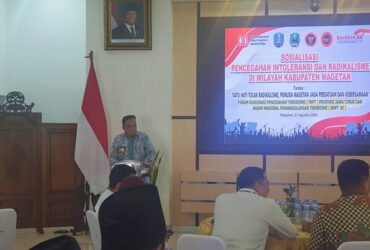 Wakil Bupati (Wabup) Magetan, Suyatni Priasmoro menegaskan pentingnya kewaspadaan bersama dalam mencegah masuknya paham radikalisme ke masyarakat.