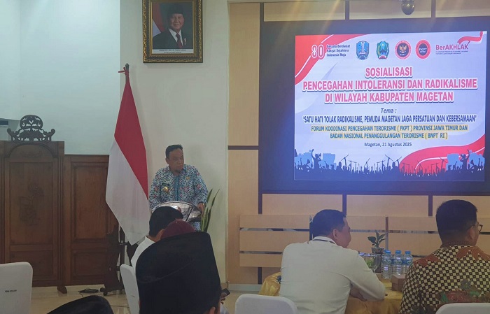 Wakil Bupati (Wabup) Magetan, Suyatni Priasmoro menegaskan pentingnya kewaspadaan bersama dalam mencegah masuknya paham radikalisme ke masyarakat.
