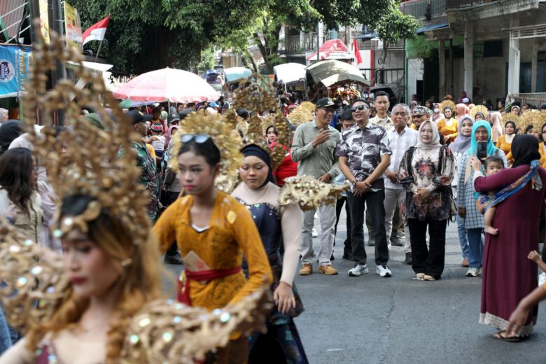 Wali Kota Malang, Wahyu Hidayat saat menghadiri event karnaval di Kota Malang (pro)