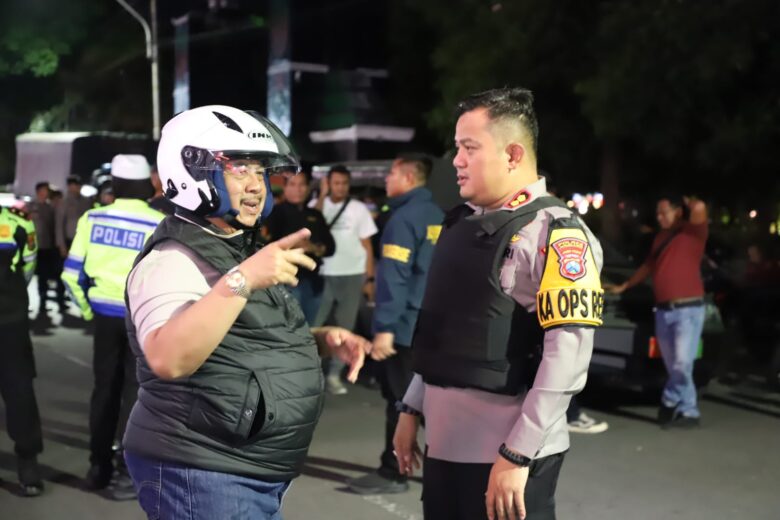 Teks: Kapolres dan Forkopimda saat laksanakan patroli skala besar.(blok-a.com/Syahrul Wijaya)