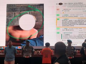 Polisi menayangkan Grup WhatsApp "Inpo Demo Area Blitar" sebagai wadah untuk provokasi massa. (blok-a.com/Fajar)
